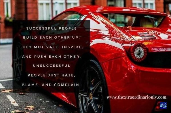 thextraordinarionly successful people feature image in blog post by Hazlo Emma, tips to achieve success quote