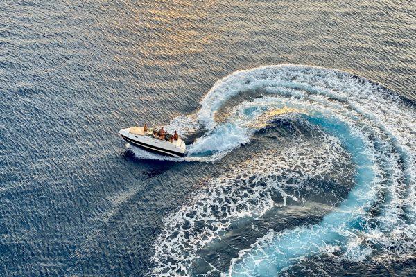 thextraordinarionly photo of speed boat on sea, how to date success fall in love marry it and stay married feature image blog post by Ankita Saha